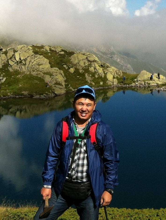 威尼斯432888cam创新论坛第一千八百三十八讲：Tectonic evolution of the high-and ultrahigh-pressure (HP-UHP) metamorphic complexes, Kyrgyz Tianshan Mts.