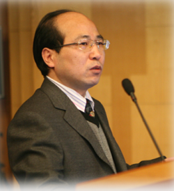 威尼斯432888cam创新论坛第一千零一讲暨校庆118周年学术讲座：从天然黏土矿物绿色制备高性能SRC脱硝分子筛