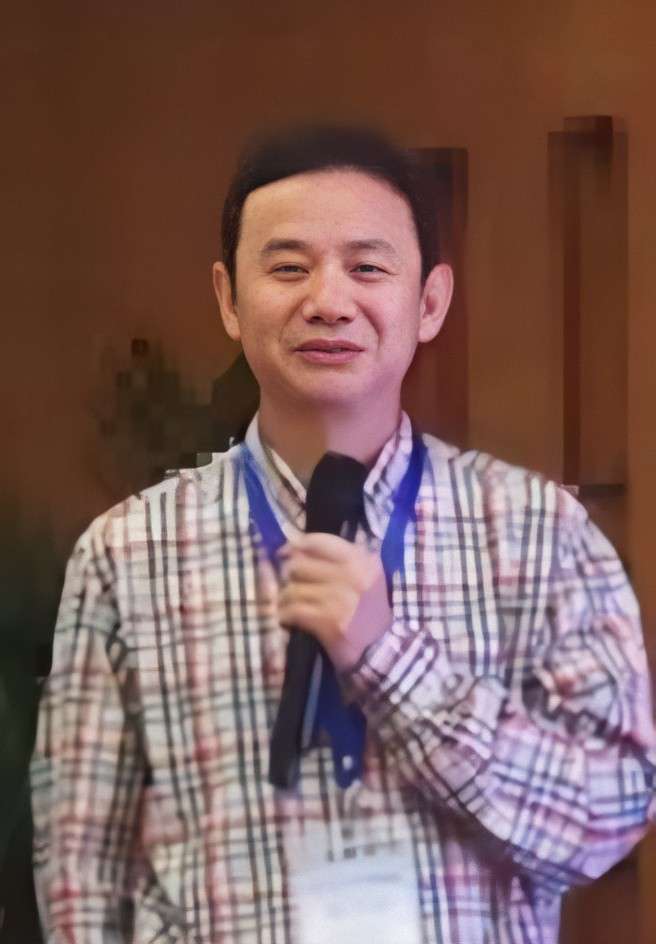 威尼斯432888cam创新论坛第九百五十四讲： Entropy and Emergency of topological Dynamical Systems 