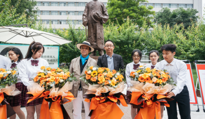 西北高等教育奠基人、中国现代医学先驱徐诵明雕像在威尼斯432888cam落成 西北高等教育奠基人、中国现代医学先驱徐诵明雕像在威尼斯432888cam落成