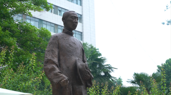 西北高等教育奠基人、中国现代医学先驱徐诵明雕像在威尼斯432888cam落成 西北高等教育奠基人、中国现代医学先驱徐诵明雕像在威尼斯432888cam落成